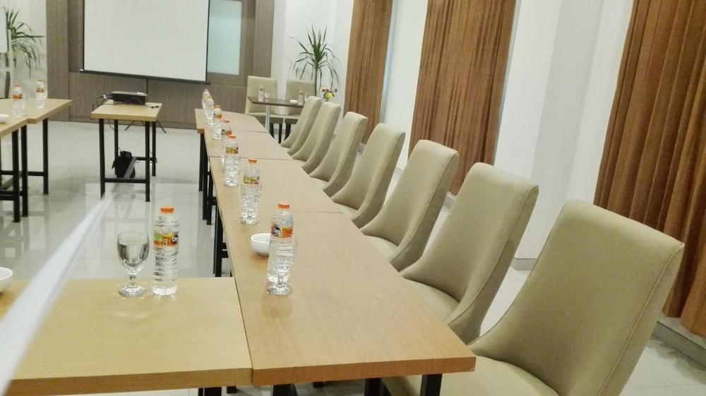 Midtown Xpress Sampit - Kalimantan Tengah Kültér fotó
