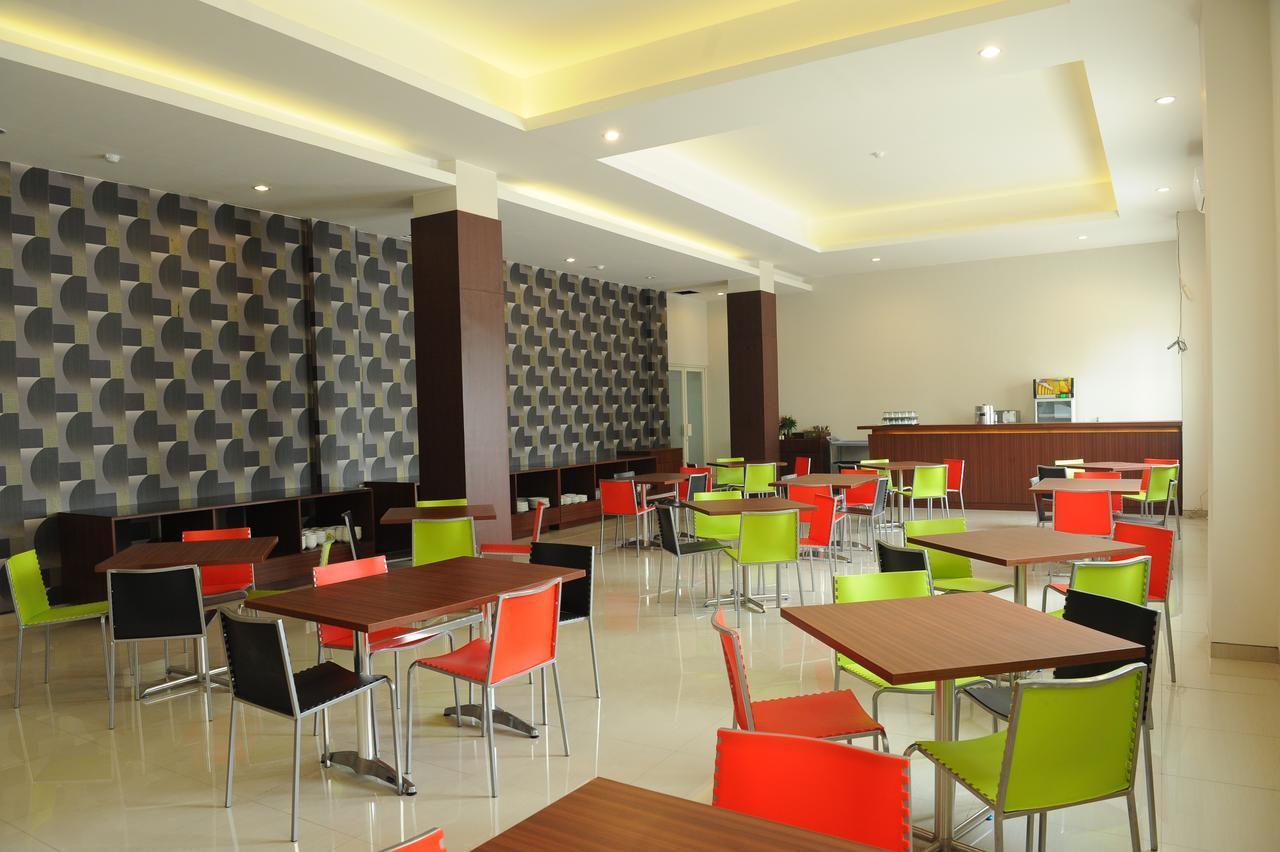 Midtown Xpress Sampit - Kalimantan Tengah Kültér fotó
